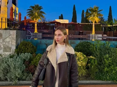 AngelinaRosee live VR cam preview at vrcamshot.com