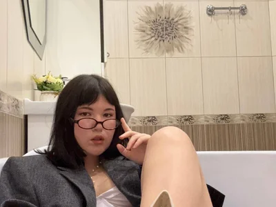 Ariella__cute live VR cam preview at vrcamshot.com