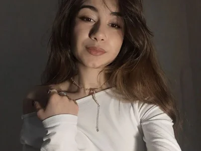 CarolineCox - VR cam model preview