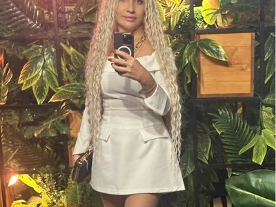 ClairBaker - Striptease milfs VR girls VR cam model