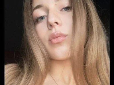 DoveLovee live VR cam preview at vrcamshot.com