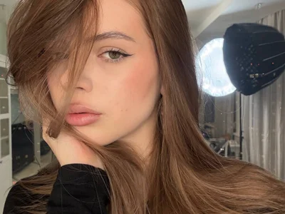 Ellya_me - Live VR cam preview