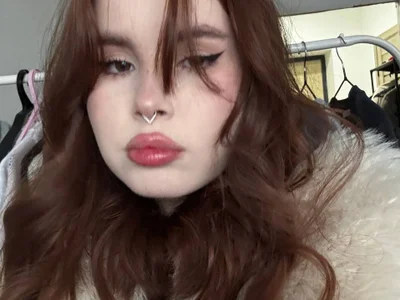 ElsieFiery live VR cam preview at vrcamshot.com