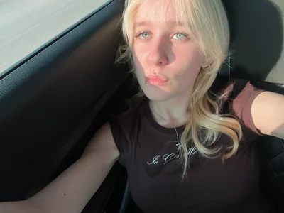 EmmaLaurentis live VR cam preview at vrcamshot.com