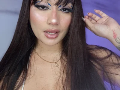 Isa_foxxx26 live VR cam preview at vrcamshot.com