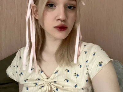 Lilly_Jhonass live VR cam preview at vrcamshot.com