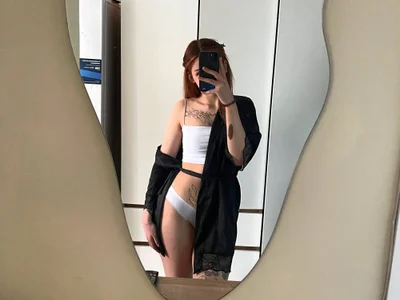 Lisa_mano live VR cam preview at vrcamshot.com