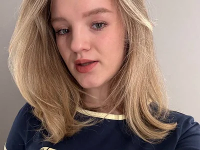 MariaMedow live VR cam preview at vrcamshot.com