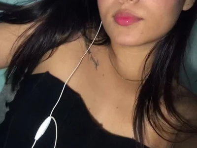 MiahRosse live VR cam preview at vrcamshot.com