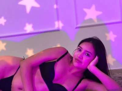 NaomyCollins__ live VR cam preview at vrcamshot.com