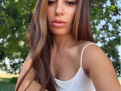 NicoleBella live VR cam preview at vrcamshot.com