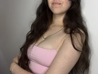 SoftAmora live VR cam preview at vrcamshot.com