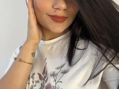 ValeriaMonet live VR cam preview at vrcamshot.com