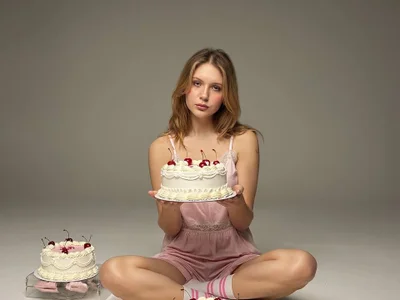 YouHoldMe - Sexting VR couples VR cam model