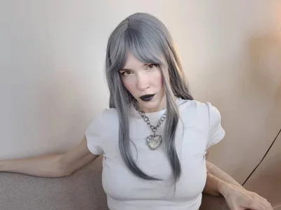 devine_devone live VR cam preview at vrcamshot.com