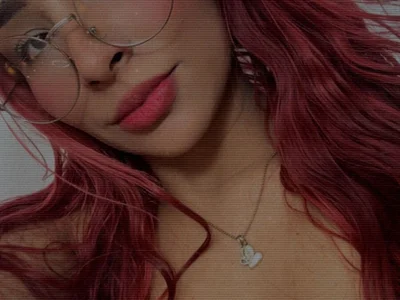 ella_harper live VR cam preview at vrcamshot.com