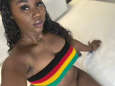 ely_brown_ live VR cam preview at vrcamshot.com