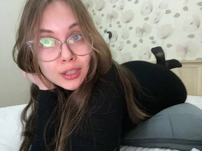 emilymurrr live VR cam preview at vrcamshot.com