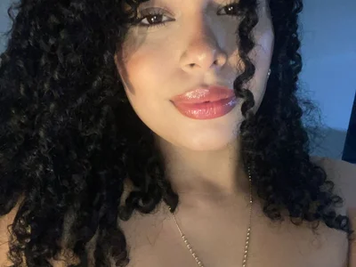 jadetorres_ live VR cam preview at vrcamshot.com