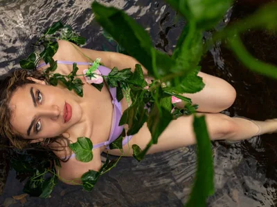 mariiahneedles - VR cam model preview