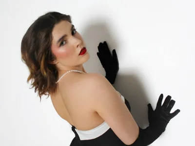 mmm__yes live VR cam preview at vrcamshot.com