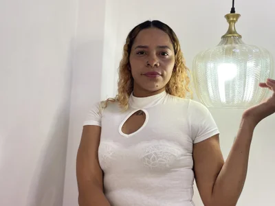 rossy_roose live VR cam preview at vrcamshot.com